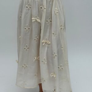Stylish skirt made from a natural fabric blend with 3D floral appliqués