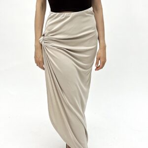 Asymmetric skirt with a high slit