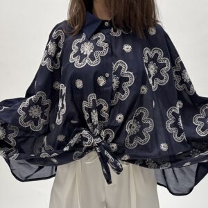 Light and Romantic Embroidered Shirt